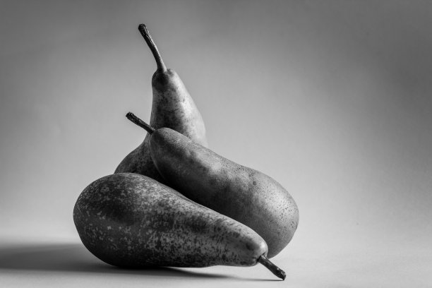 三个梨(黑与白)图片下载