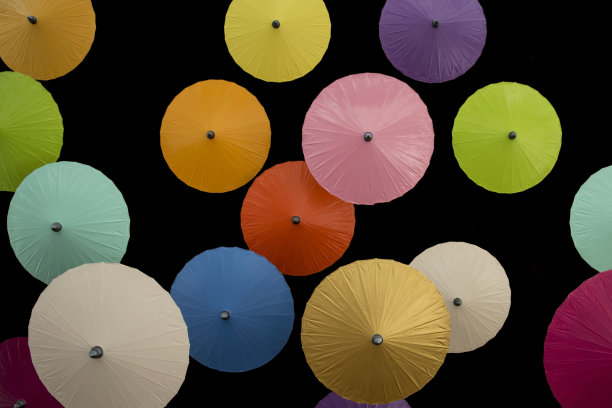 雨伞在黑色图片下载