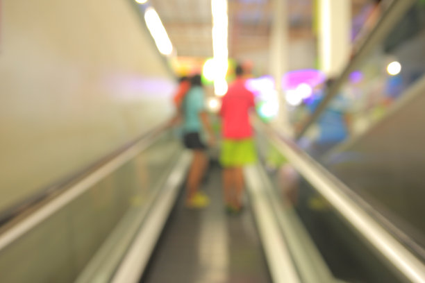 百货商场购物中心和人群的模糊照片图片下载