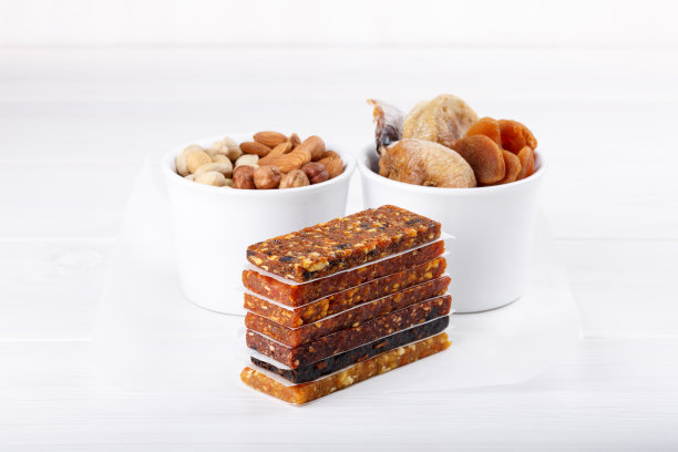 水果、浆果和坚果能量棒。健康的零食。图片下载