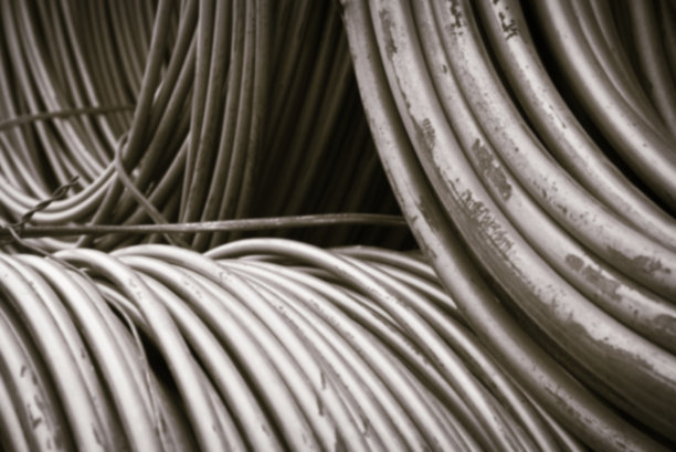 在单色色调中模糊线杆图片下载