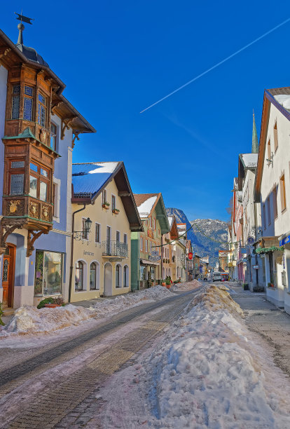 Garmisch-Partenkirchen的街道和可爱的房子图片下载
