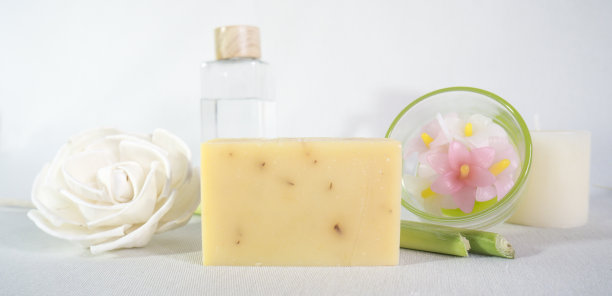 柠檬草香皂和自然水疗图片下载