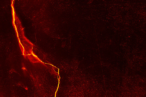 火山爆发后热红开裂地面纹理图片下载