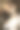 一对幸福的小情侣在那堵肮脏的墙上相爱图片下载