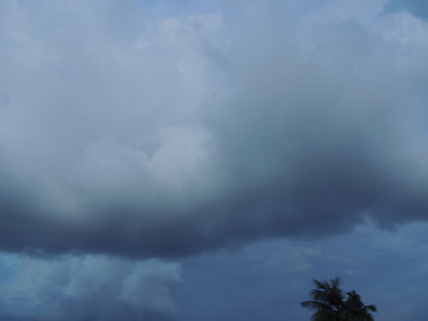 多云的夜晚图片下载