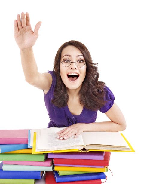 戴眼镜，看书的女孩。图片下载