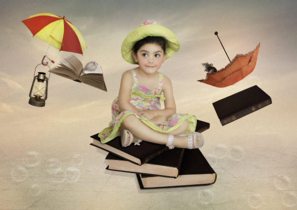 那个眼神狡猾的小女孩图片下载