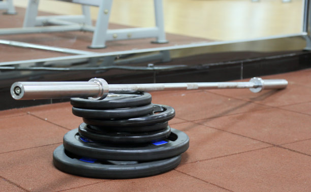 健身房杠铃图片下载