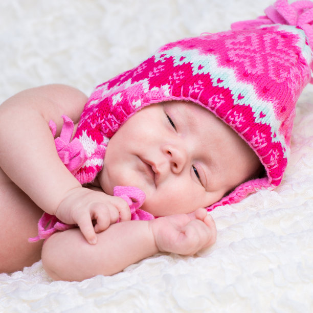 新生的可爱的宝宝图片下载