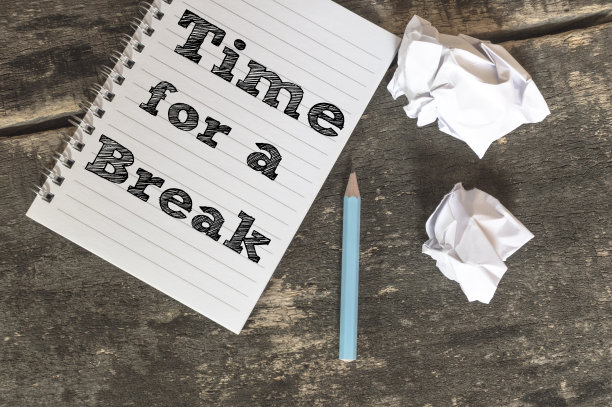 在笔记本上休息一下图片下载