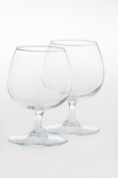 单一空白兰地酒杯图片下载