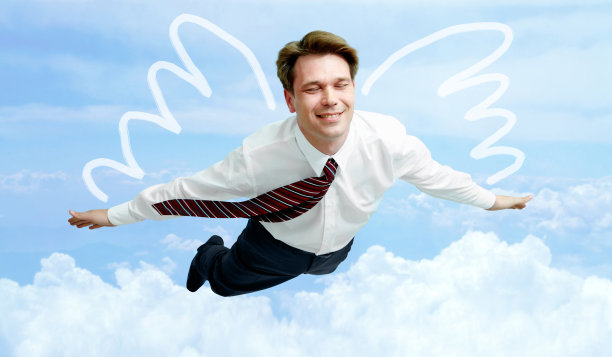 带着翅膀飞翔的人表明他在天堂图片下载