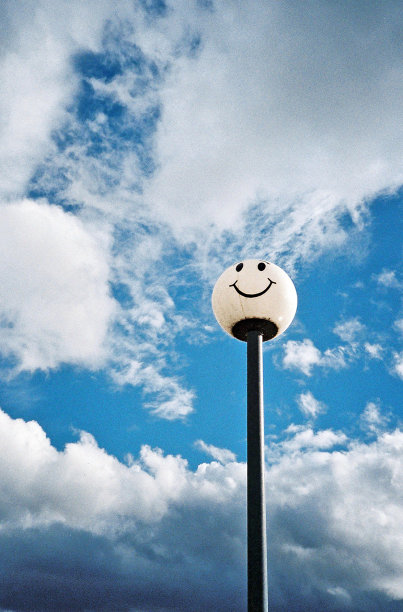 复古:微笑街灯图片下载