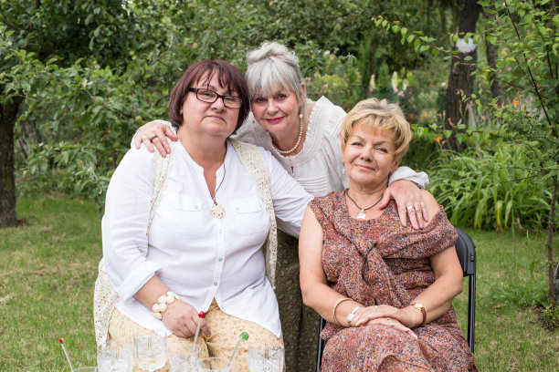 老年妇女群体图片下载