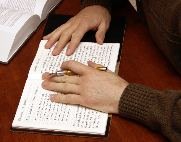 杂志的手图片下载