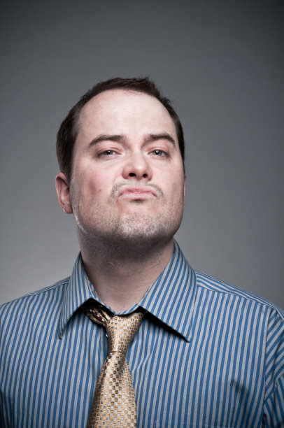 自以为是的男人肖像图片下载