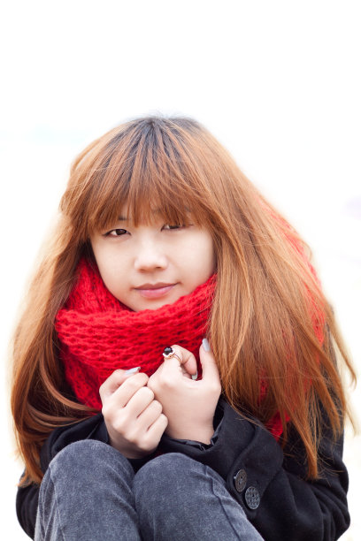 在寒风中缩成一团图片下载