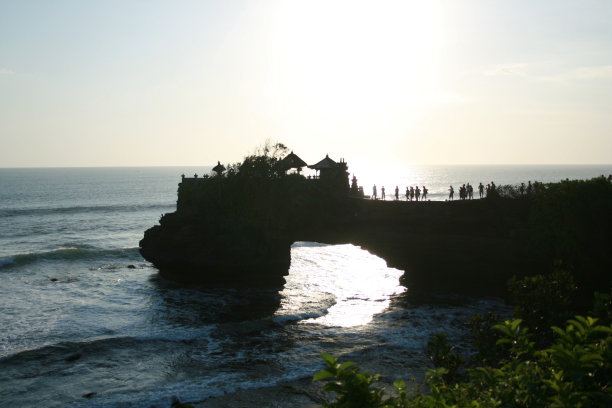 巴厘岛寺日落图片下载