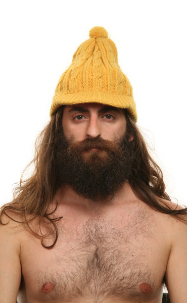 一个戴着黄色羊毛帽子的男人的肖像图片下载