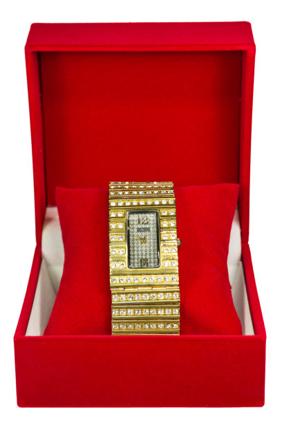 女人在红盒子里看图片下载