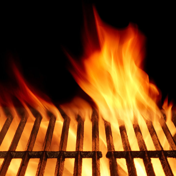 空燃烧烧烤架孤立的黑色背景。顶级V图片下载