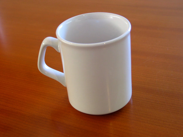 白色的杯子图片下载