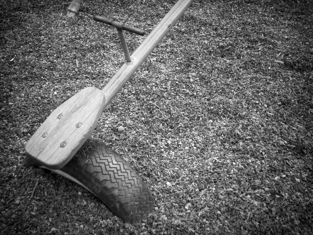 跷跷板座椅(角度视图)图片下载