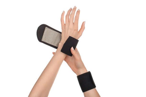 女性手戴运动、医疗腕带图片下载