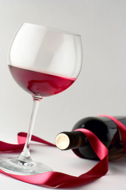 酒杯和酒瓶图片下载