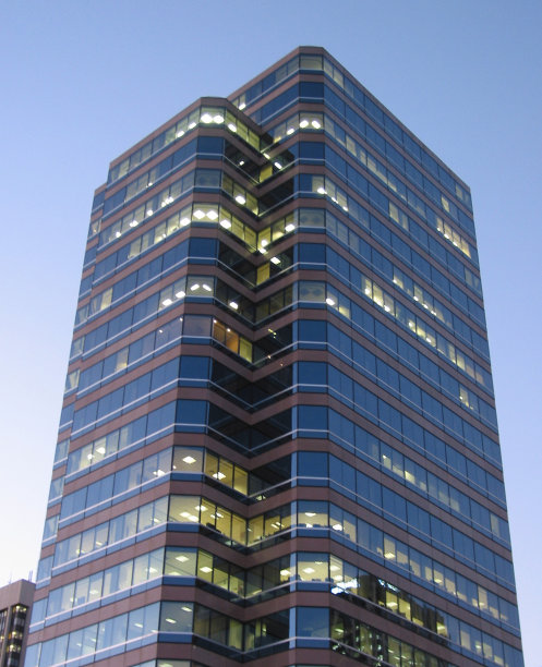 城市办公楼黄昏时分图片下载