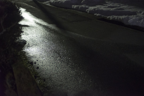 冬日夜晚的街道图片下载