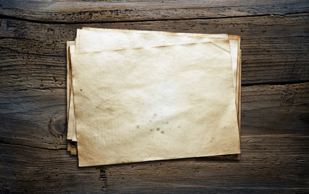 以木头为背景的旧报纸图片下载