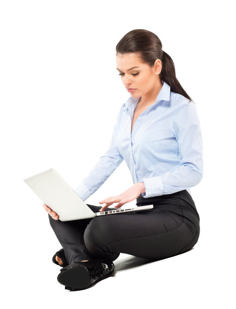 有魅力的女人坐在电脑前图片下载