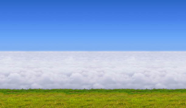 天衣无缝的瓦云与草和蓝天图片下载