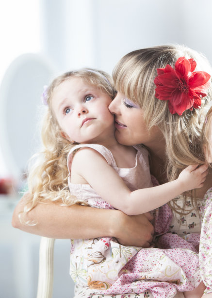 母亲和女儿图片下载