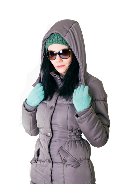 穿着冬季装备的年轻女子图片下载
