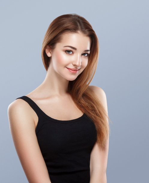 美丽女子的脸近距离肖像年轻的画室上的蓝色图片下载