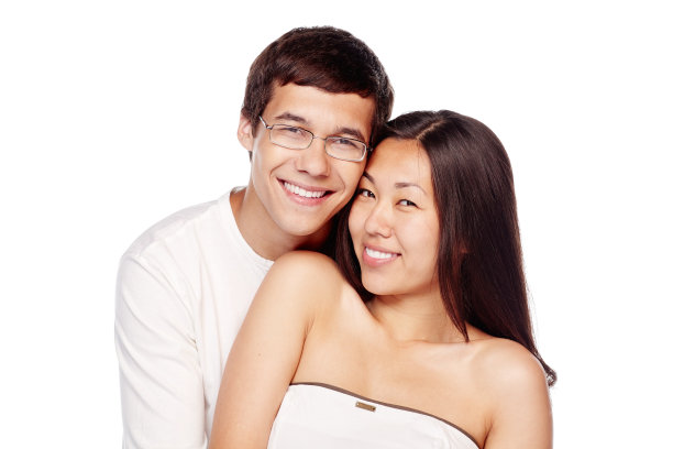 异族情侣相爱图片下载