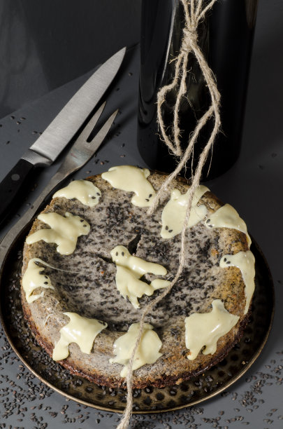 万圣节的黑芝麻芝士蛋糕图片下载