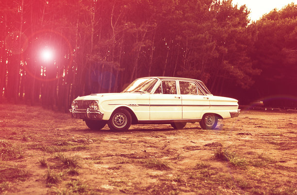 复古的白色的车图片下载