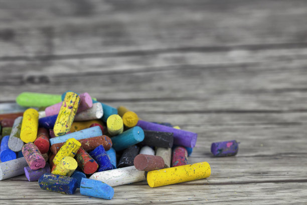 近距离彩色油彩在艺术家的工作场所图片下载