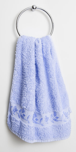 毛巾上的衣架图片下载