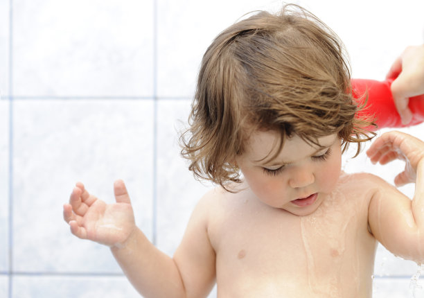 女孩在浴室图片下载