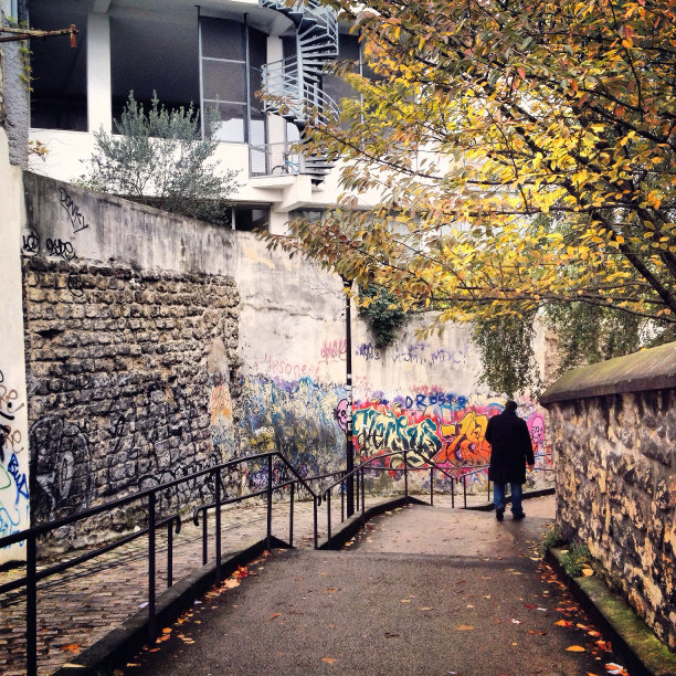 塞纳河上的伊夫里图片下载