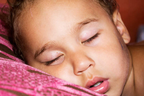 婴儿睡觉。图片下载