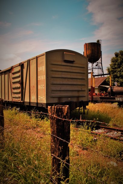 感到孤独图片下载