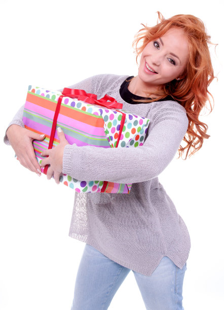 手持礼盒的女子图片下载