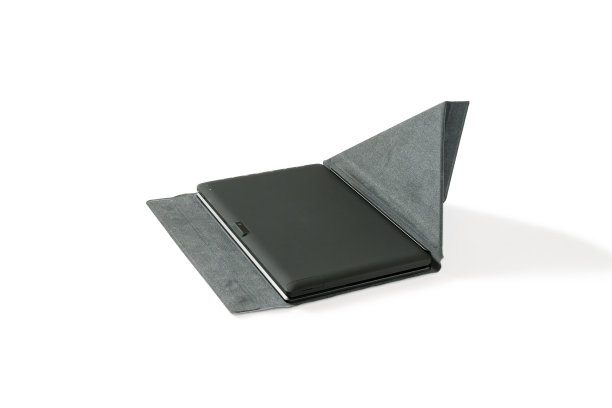 平板电脑和键盘。图片下载