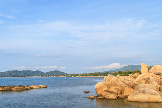 日出的早晨与雾和著名的祖母岩石图片下载